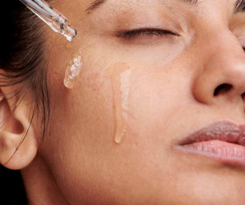 Sérum para piel seca: cómo elegir el mejor y cuáles te recomendamos según tu tipo de piel